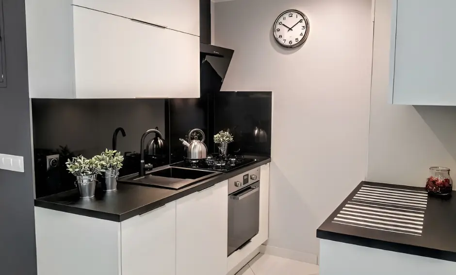 Cocina integral de estilo industrial en Bogotá, con acabados en acero inoxidable y madera para un diseño único.