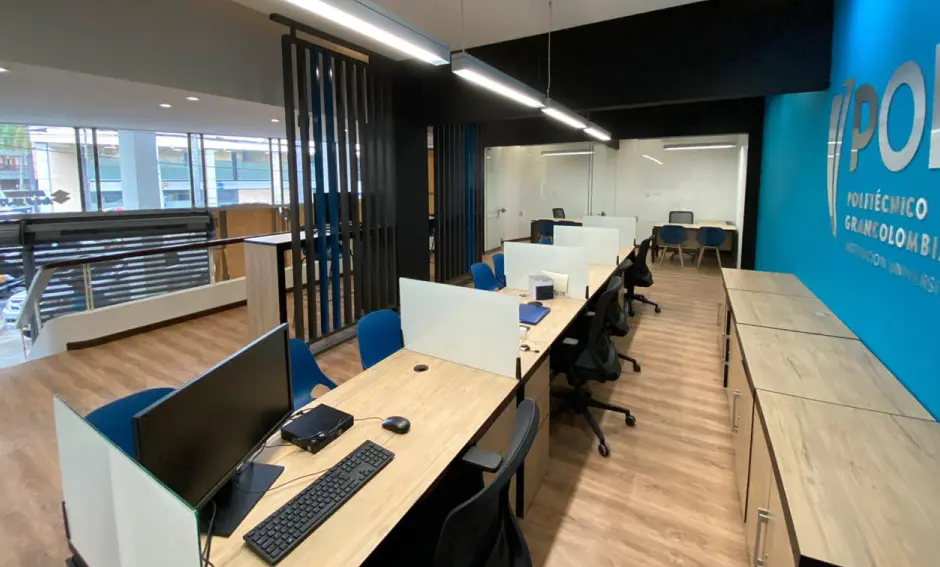 Diseño de puntos de venta en Bogotá con mobiliario a medida, enfocado en la maximización del espacio y la mejora de la experiencia del cliente.