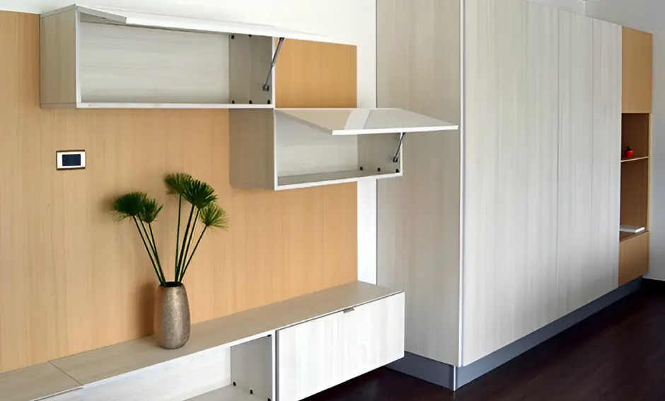 Cocina integral a medida en Bogotá, fabricada en madera y melamina con excelentes acabados, diseñada para maximizar el espacio y la comodidad en tu hogar.